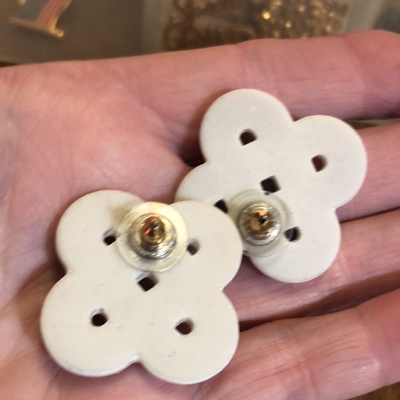 Set of (5) Costume Pierced Earrings - Picture 10 of 15